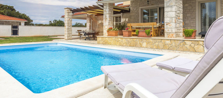 Trouver une location de vacances avec piscine en Ardèche